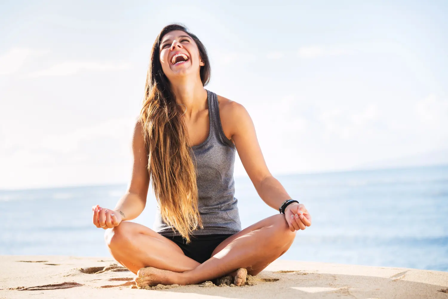 Mädchen macht Yoga von Martina Meitzler Coach für Achtsamkeit und Gesundheit